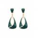 Groene oorclips met een heldere strass rand in het midden van de hanger