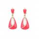 Oorclips roze met een heldere stras rand in het midden van de hanger