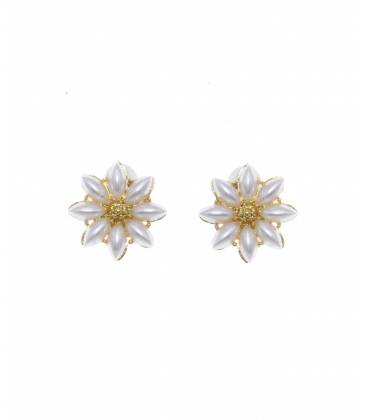 Bloem oorclips wit goudkern | elegante fashion sieraden