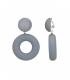 Grijze oorclips met een hars rubber effect