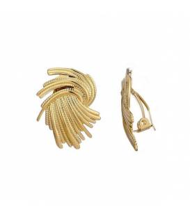 Oorclips | trendy goudkleurige oorclip met detail | fashion glans