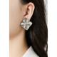 Oorclips | goudkleurige streepmotief | elegante fashion essential
