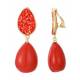 Oorclips met een rode druppel hanger en steentjes detail
