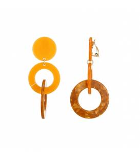 Oranje oorclips van dubbele hangers, waarbij de onderste hanger is bedrukt met een patroon.