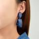Turquoise oorclips met een resin hanger