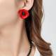 Rode oorclips in de vorm van een bloem van het merkt Belle Miss